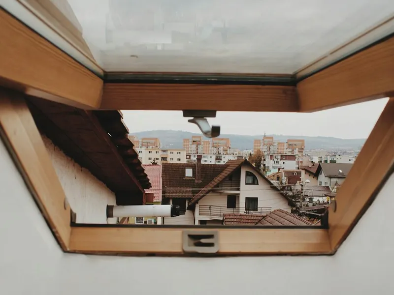 Roof Er Installing Roof Shingles in Phoenix - Phoenix Roof Master